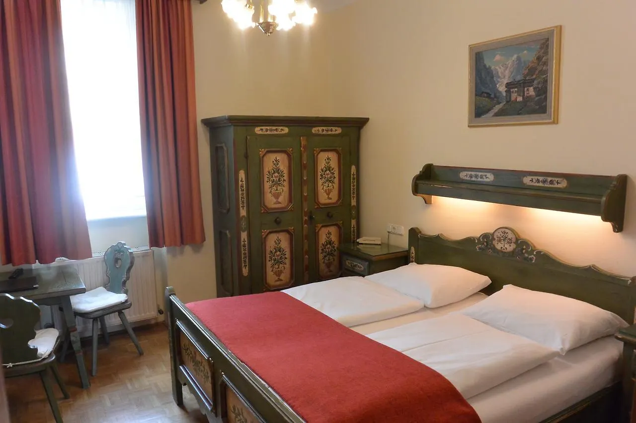 Adlerhof Bed & Breakfast Salzburg 2*,