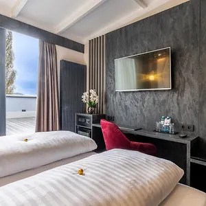 Hotel Plaza, Solnohrad